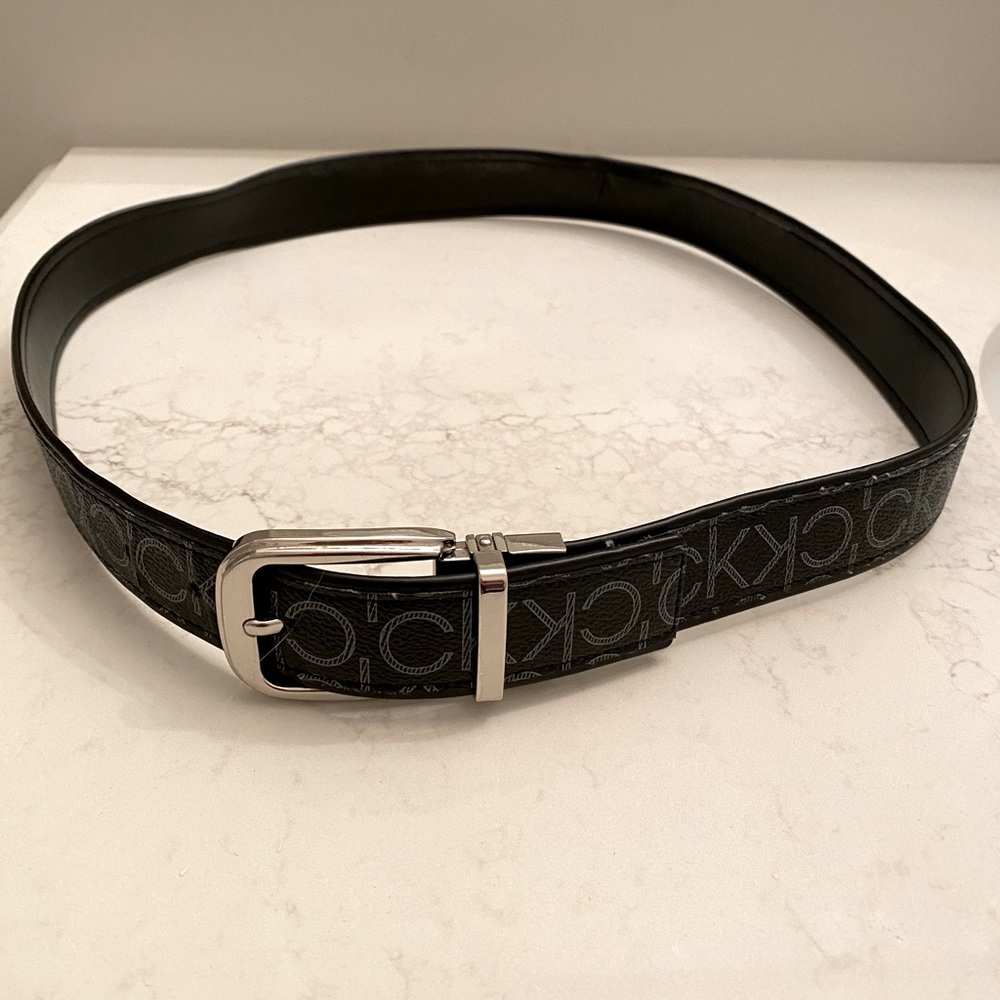 Women's Medium Calvin Klein Belt with Silver Tone Hardware Synthetic Materials